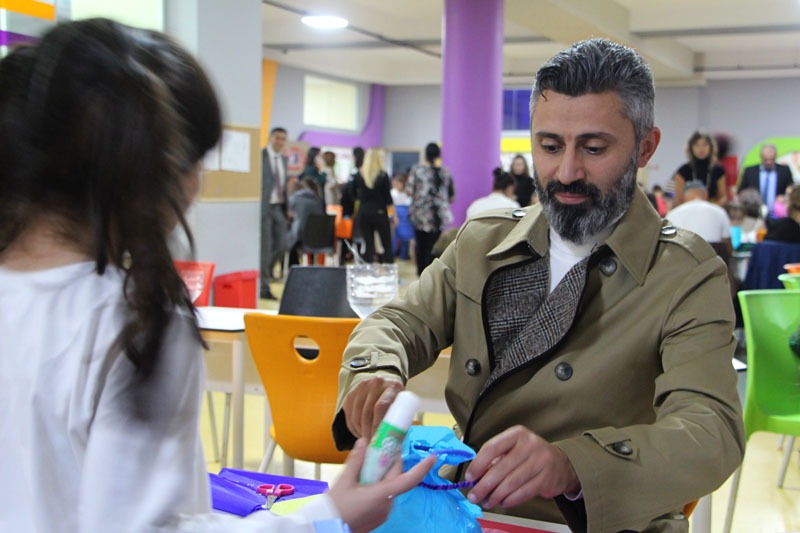 Odak öğrencileri mutluluk için ışık yaktı