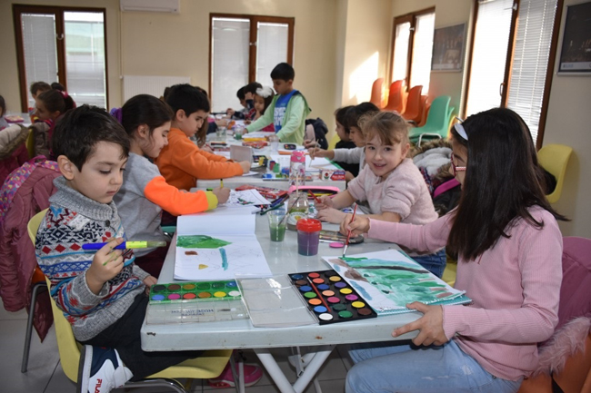 Resim yapmanın inceliklerini öğreniyorlar