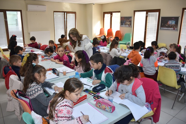 Resim yapmanın inceliklerini öğreniyorlar