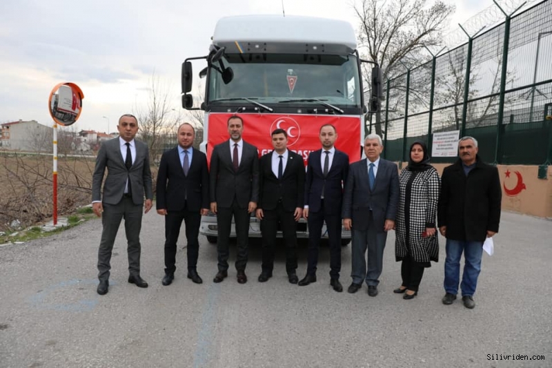 Yılmaz, mültecilerin olduğu sınır bölgesinde!