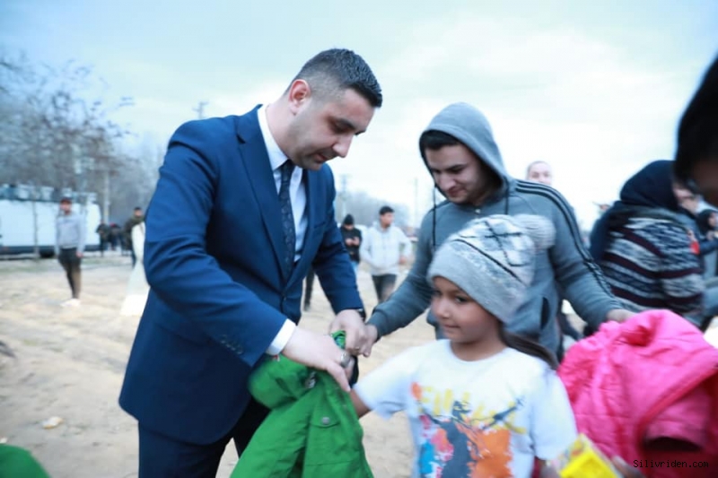 Yılmaz, mültecilerin olduğu sınır bölgesinde!