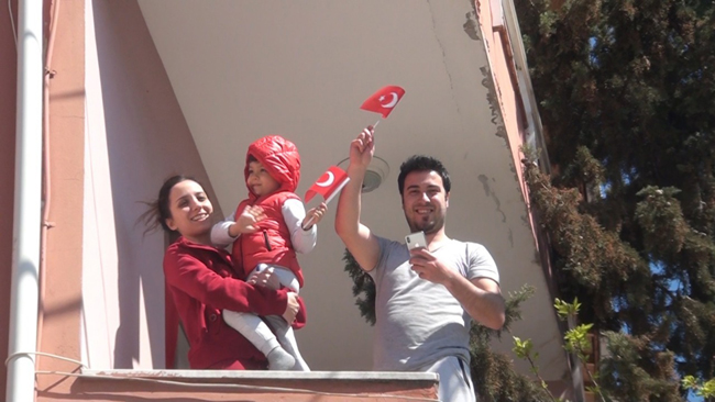Mobil bandolar evlerinde kalan Silivrilileri eğlendirdi