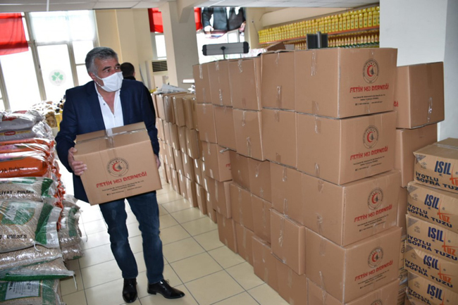 Hayırseverlerin yardımları devam ediyor