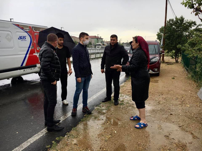 Esen, yağış sonrası vatandaşların sorunlarını dinledi