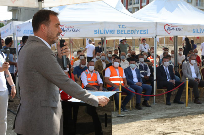 Yüzme havuzunun temeli atıldı