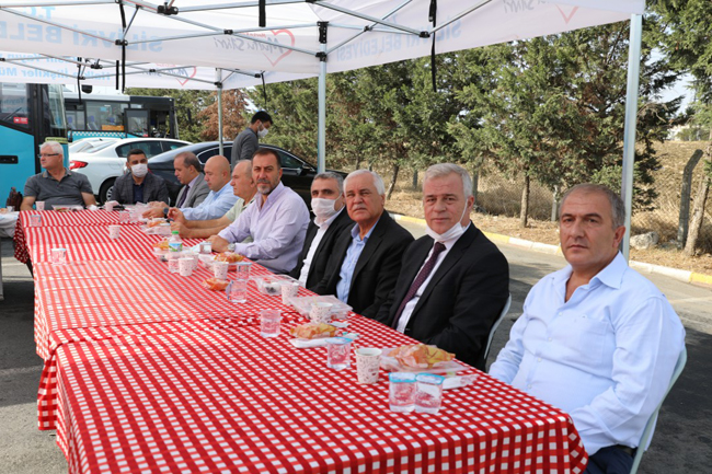 Yılmaz, ilçede faaliyet gösteren taksi, otobüs, minibüsçü esnaflarıyla buluştu