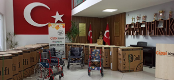 Çizgi Koleji, 30 adet tekerlekli sandalye bağışladı