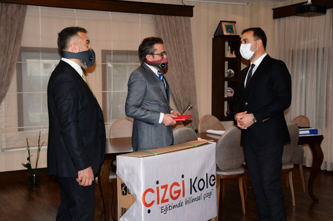 Çizgi Koleji, 30 adet tekerlekli sandalye bağışladı