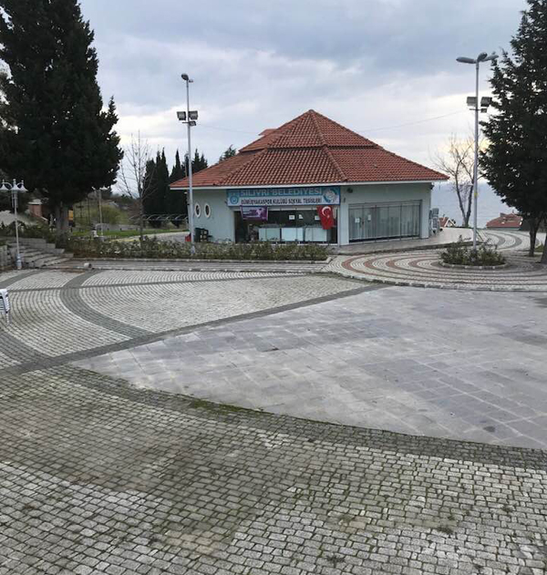 CHP'li Kanburoğlu, "Gümüşyaka'ya hizmet bekliyoruz"