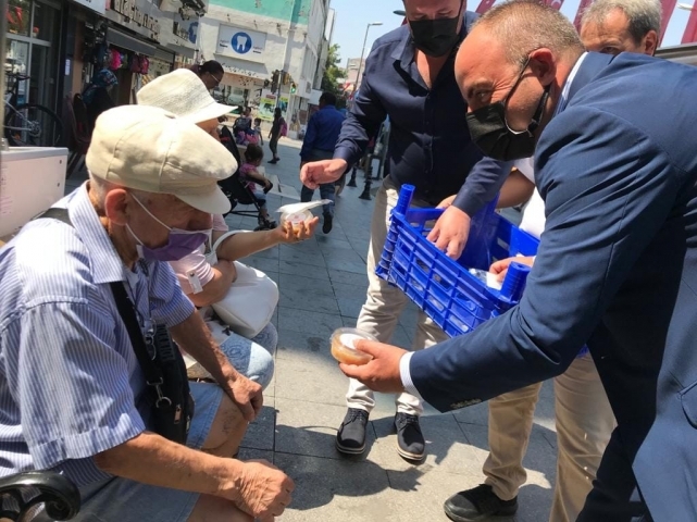 CHP'den aşure ikramı