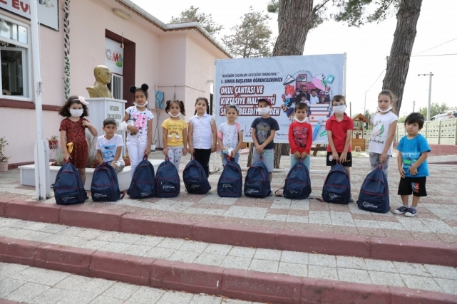Çanta ve kırtasiye malzemeleri belediyeden
