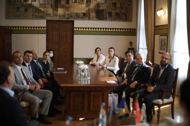 Işıklar, Saraybona'da İmamoğlu'nu temsil etti