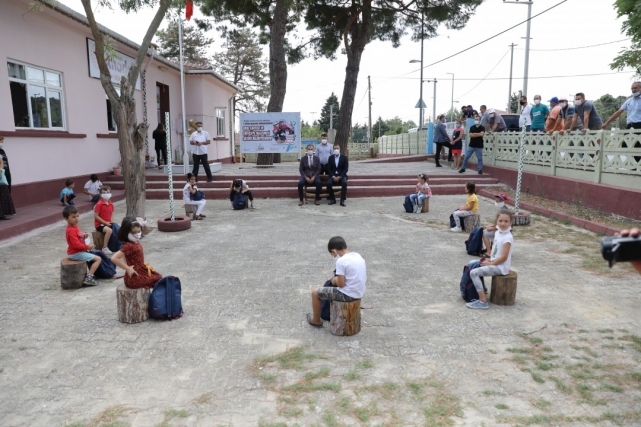 Çanta ve kırtasiye malzemeleri belediyeden