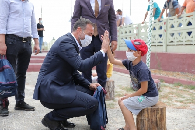 Çanta ve kırtasiye malzemeleri belediyeden