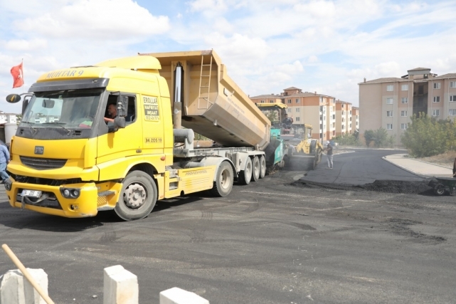 Silivri'de köşe bucak asfaltlanıyor