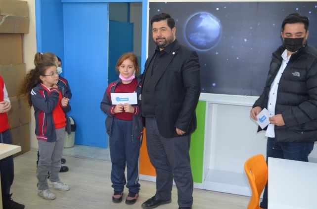 Öğrencilere ingilizce seti SESDEP'ten