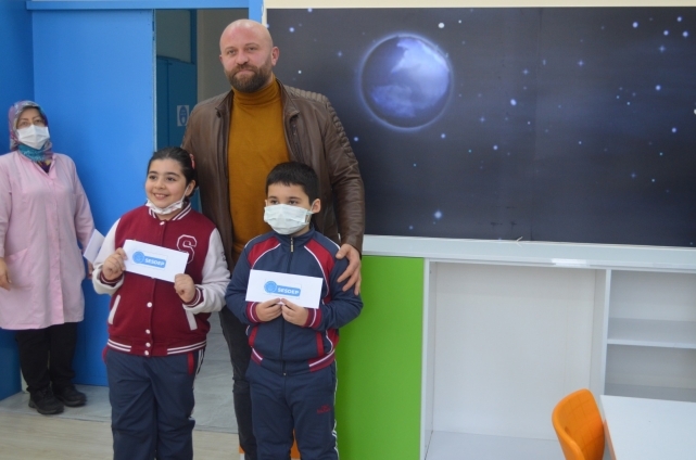 Öğrencilere ingilizce seti SESDEP'ten