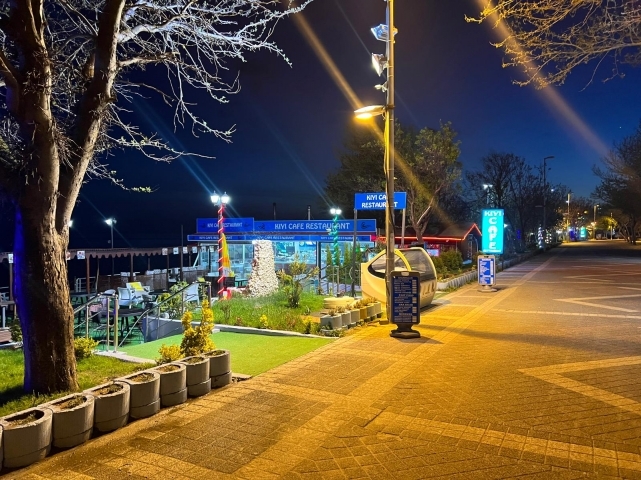 Denize sıfır nezih bir mekan...