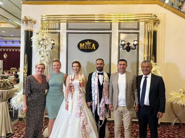 Solak ve Kaya ailelerinin mutlu günü! Hasan Solak kızını evlendirdi!