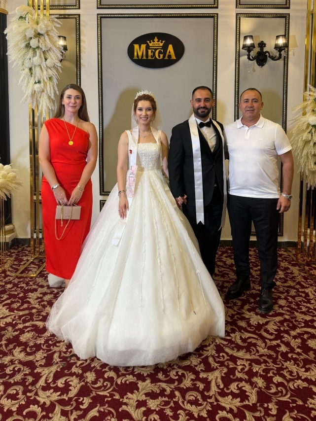 Solak ve Kaya ailelerinin mutlu günü! Hasan Solak kızını evlendirdi!