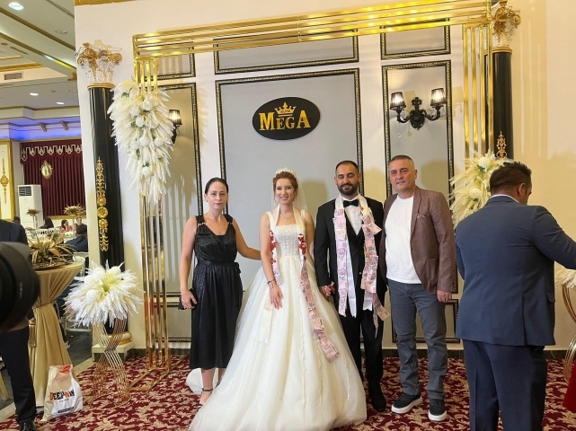 Solak ve Kaya ailelerinin mutlu günü! Hasan Solak kızını evlendirdi!