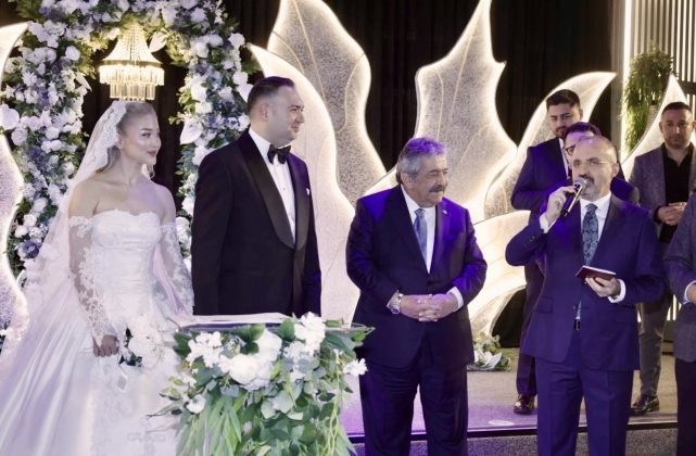 MUHTEŞEM DÜĞÜN! Fatih Aydın ve Serap Bildi Dünyaevine Girdi