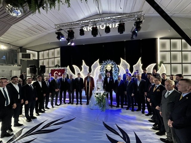 MUHTEŞEM DÜĞÜN! Fatih Aydın ve Serap Bildi Dünyaevine Girdi