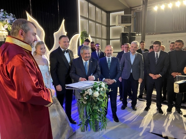 MUHTEŞEM DÜĞÜN! Fatih Aydın ve Serap Bildi Dünyaevine Girdi