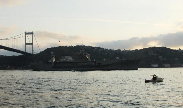 ABD Donanması İstanbul Boğazı'ndan geçti