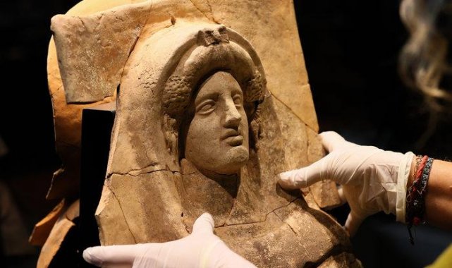 İyon savaşçılarının mezarından kadınların 2 bin 500 yıllık "hüznü"