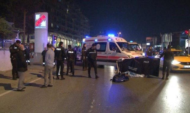 Avcılar'da kırmızı ışıkta geçen otomobil yayalara çarptı: 1 ölü 1 yaralı