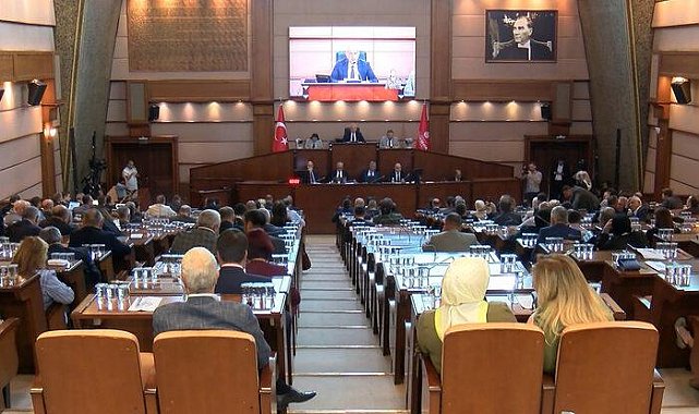 Başkan Yılmaz İBB kürsüsünden seslendi: "Maaşlarının net 7500 TL olmasını istiyoruz"