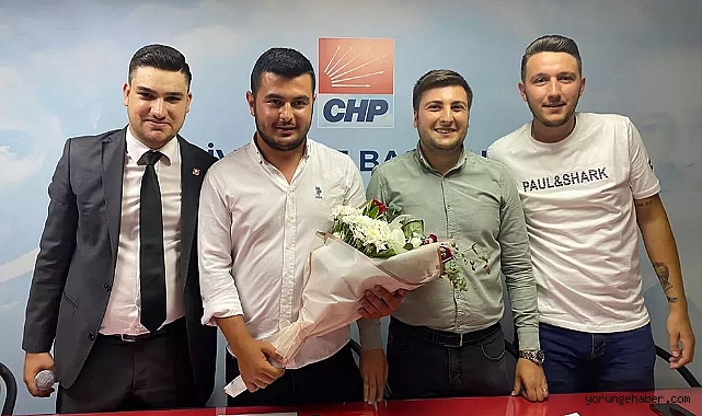 CHP'li gençlerde bayrak değişimi