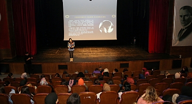 Küçükçekmece'de  'en iyi narkotik polisi anne' semineri