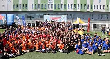 Küçükçekmece'deki  Voleybol Şenliği'nde 500 sporcu mücadele etti