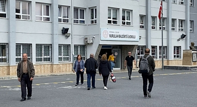 Silivri'de vatandaşlar oy vermeye devam ediyor
