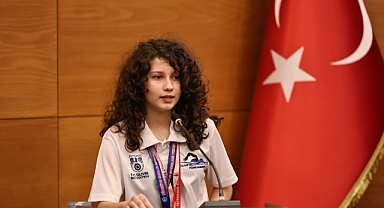 Milli Sporcu ödülünü Berat’a bağışladı