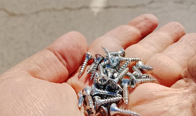 Gelenin lastiği patladı, trafik kilitlendi